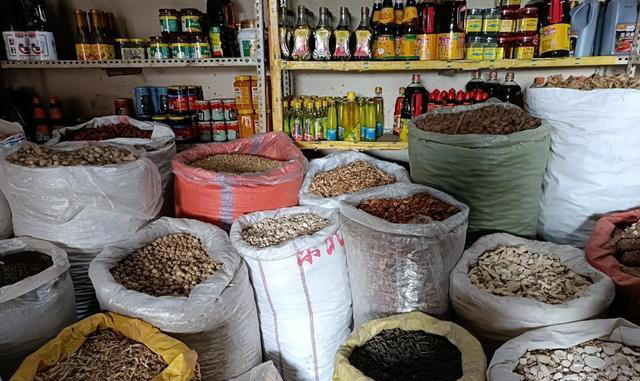 爱吃猪蹄的赶紧来学，只要4种香料，保证猪蹄软烂脱骨，肥而不腻