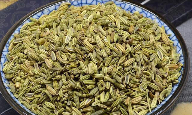 爱吃猪蹄的赶紧来学，只要4种香料，保证猪蹄软烂脱骨，肥而不腻