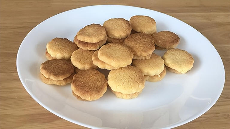 医生严肃提醒：停止食用这5种食物，比肥肉还伤血管，请转告家人