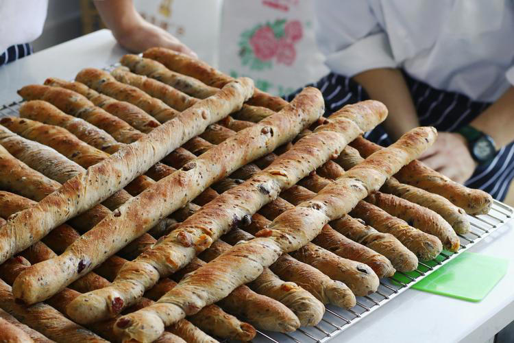 医生严肃提醒：停止食用这5种食物，比肥肉还伤血管，请转告家人