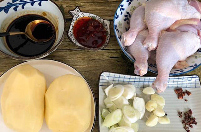 5分钟学会土豆焖鸡，老少皆宜味胜烧鸡，新手必学！