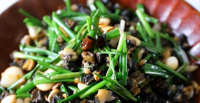 田螺，肉质鲜美，口感嫩滑，是许多美食家钟爱的食材之一