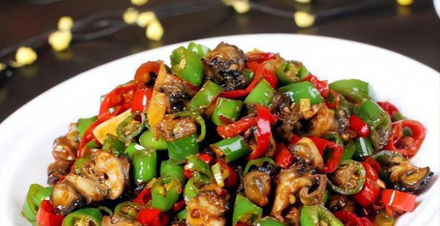 田螺，肉质鲜美，口感嫩滑，是许多美食家钟爱的食材之一