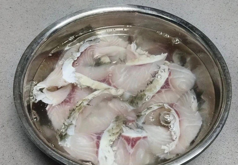 酸菜鱼的做法，滑嫩入味，汤汁都好喝