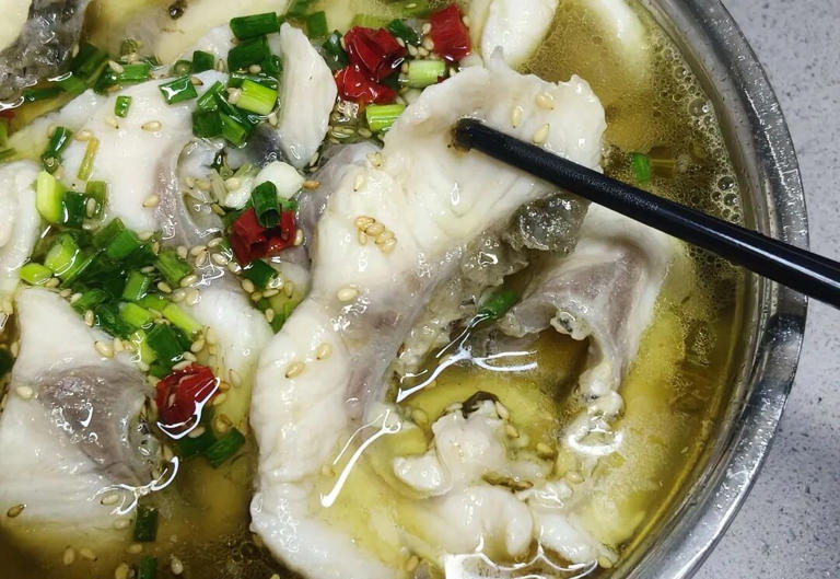 酸菜鱼的做法，滑嫩入味，汤汁都好喝