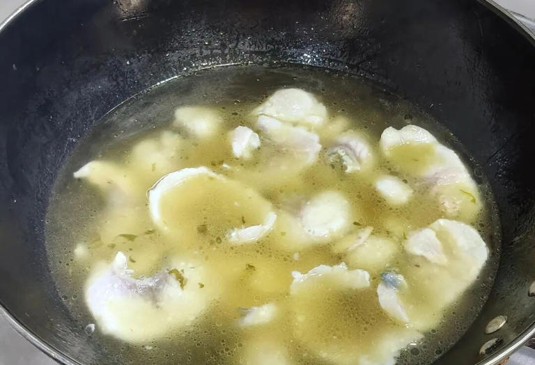 酸菜鱼的做法，滑嫩入味，汤汁都好喝
