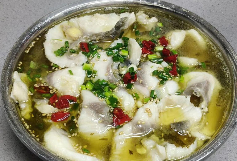 酸菜鱼的做法，滑嫩入味，汤汁都好喝