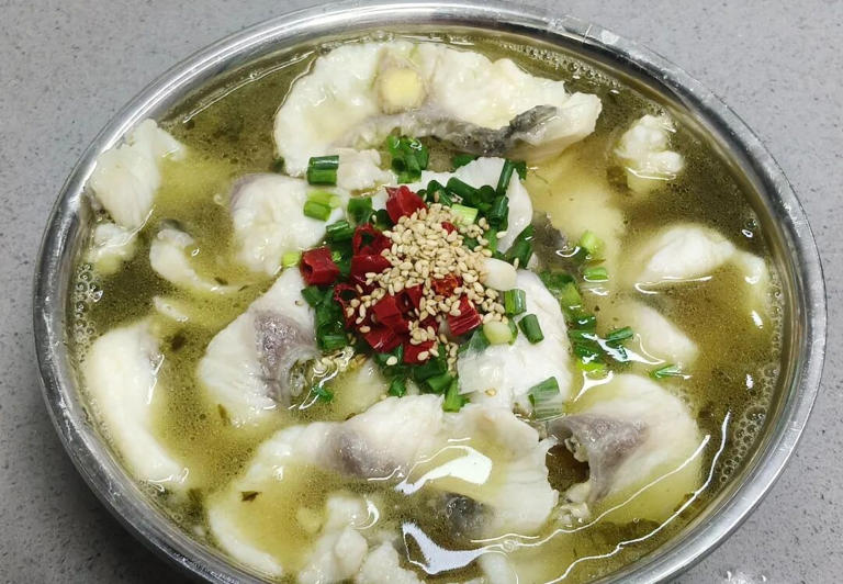 酸菜鱼的做法，滑嫩入味，汤汁都好喝