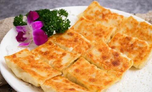 锅贴煎得不好吃？大厨教1招冰花水，个个金黄酥脆