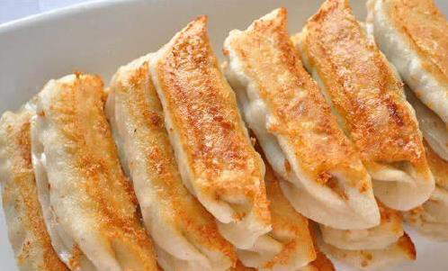 锅贴煎得不好吃？大厨教1招冰花水，个个金黄酥脆