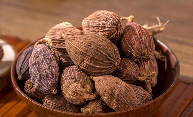 牛肉为啥一炖就柴，放入这4种香料，牛肉软烂入味不塞牙，没腥味