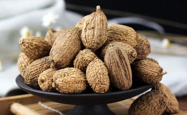 牛肉为啥一炖就柴，放入这4种香料，牛肉软烂入味不塞牙，没腥味