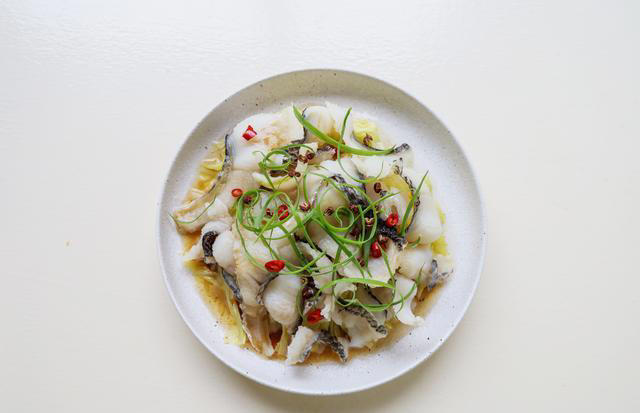 教你葱油鱼片的家常做法，步骤详细，滑嫩入味下酒又下饭