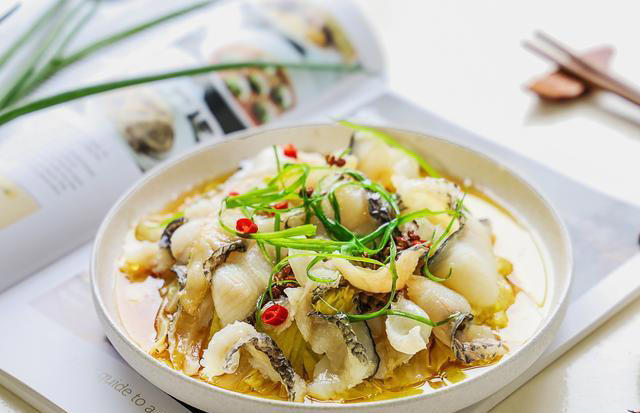 教你葱油鱼片的家常做法，步骤详细，滑嫩入味下酒又下饭
