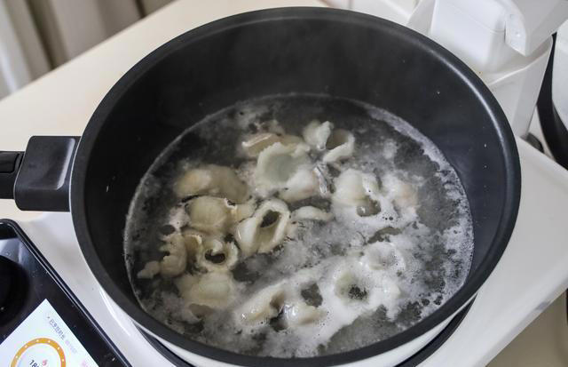 教你葱油鱼片的家常做法，步骤详细，滑嫩入味下酒又下饭