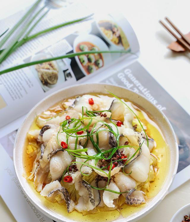 教你葱油鱼片的家常做法，步骤详细，滑嫩入味下酒又下饭