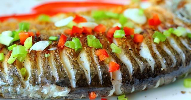 香煎鱼的简单制作方法，家庭餐桌上的美味之选！