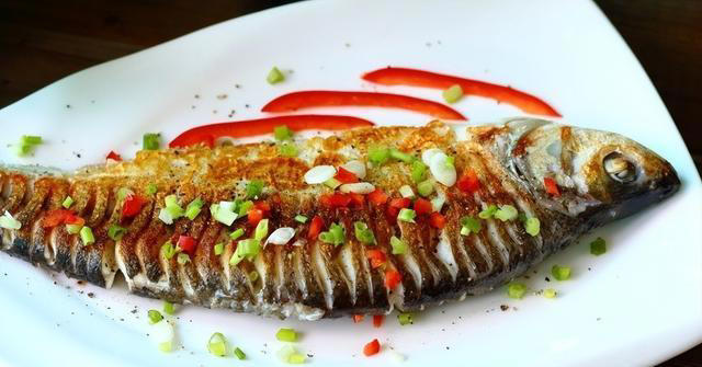 香煎鱼的简单制作方法，家庭餐桌上的美味之选！