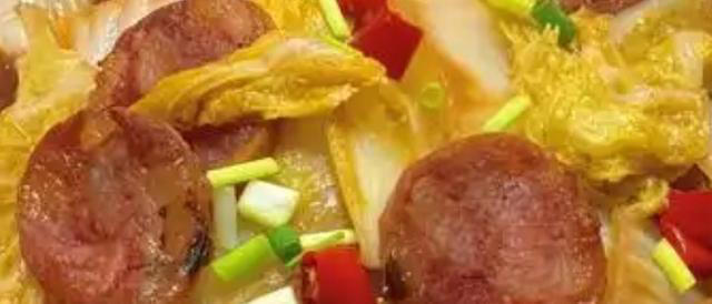 家常菜推荐～爆炒猪肝，土豆焖鸡腿，娃娃菜炒腊肠，白菜焖豆腐！