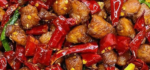 家常菜推荐～爆炒猪肝，土豆焖鸡腿，娃娃菜炒腊肠，白菜焖豆腐！