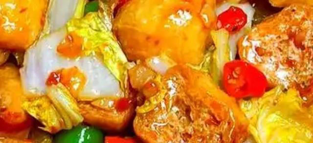 家常菜推荐～爆炒猪肝，土豆焖鸡腿，娃娃菜炒腊肠，白菜焖豆腐！