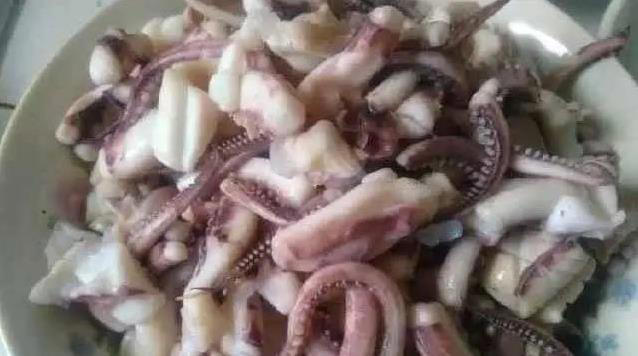 炒鱿鱼鲜嫩秘诀揭晓：多加这一步，味道好到停不下来！