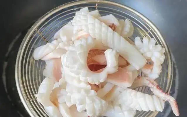 鱿鱼五种做法大公开：鲜嫩无腥味，你最爱哪款？