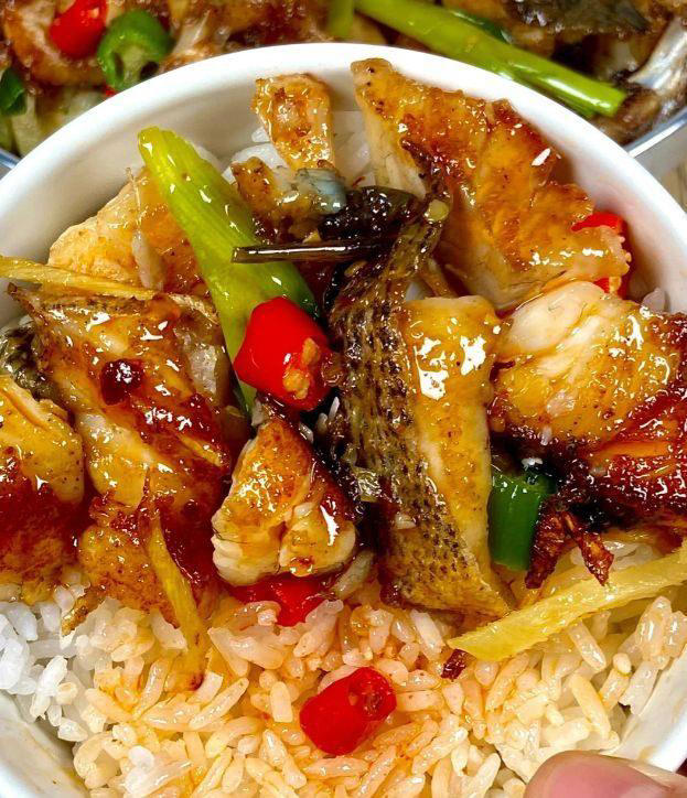 生炒鲈鱼：鲜嫩滑爽，口感绝佳，回味无穷