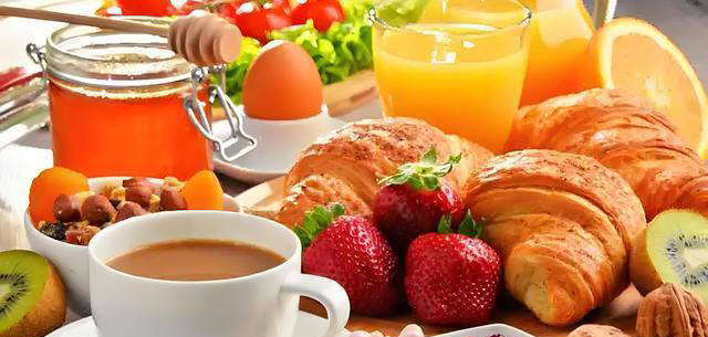 早晨八点吃早餐错了？医生提醒：过了65岁，吃早餐尽量做到这几点