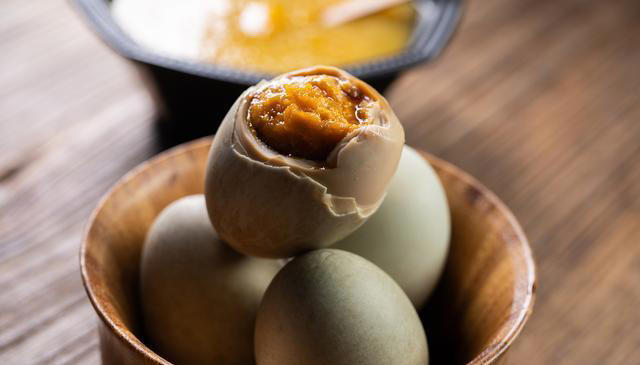 早晨八点吃早餐错了？医生提醒：过了65岁，吃早餐尽量做到这几点