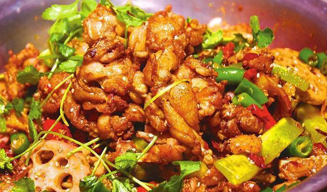 美食推荐:干锅牛蛙、虾油鲜蔬南瓜丸子、海鲜三明治制作方法