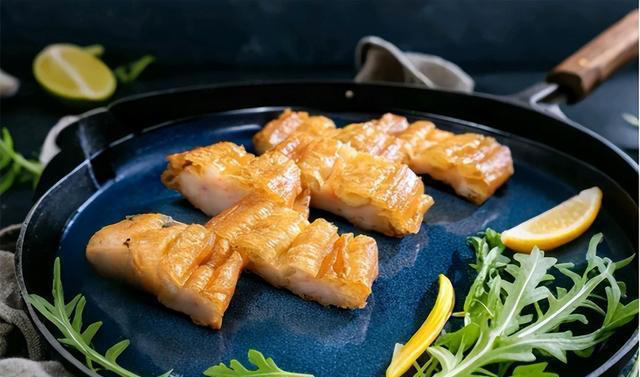 美食推荐：锅盔牛肉粒、锦卤百花酿油条、手撕鱼制作方法