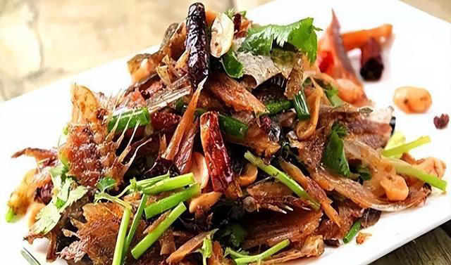 美食推荐：锅盔牛肉粒、锦卤百花酿油条、手撕鱼制作方法