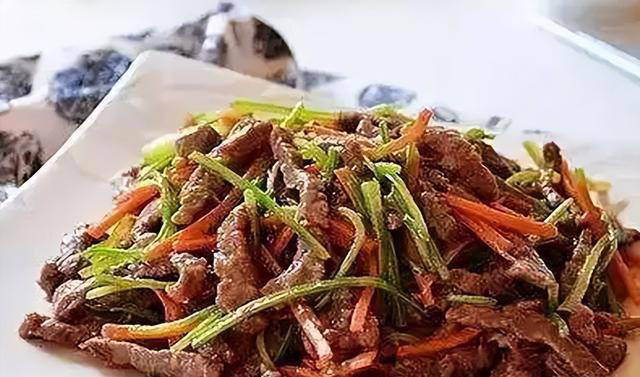 美食推荐：腐乳酱香五花肉、煎酿熊猫笋、香根牛柳丝制作方法
