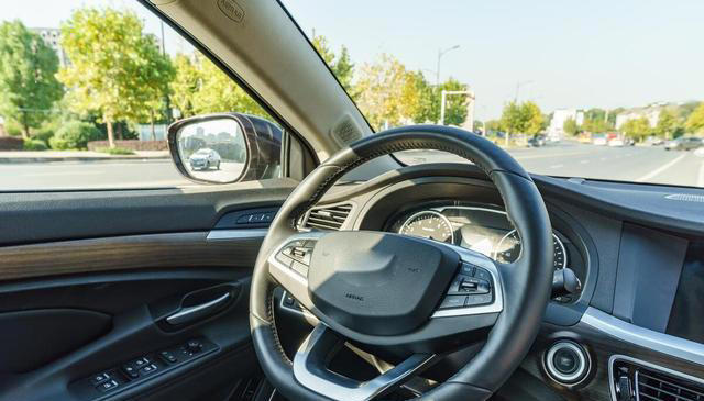 汽车上最有用的5个配置，宁愿多花点银子加装，绝对是物超所值的