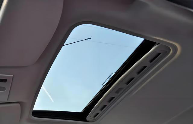 天窗不常用，为什么买车大部分都要都带天窗的？原因太真实