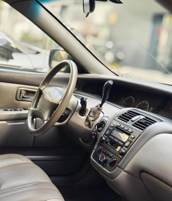 现在的汽车为何普遍用怀挡，扶手式换挡杆有什么不好吗？