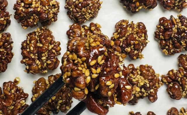 建议中老年人，别心疼钱，这6种零食，该吃就吃，腿脚有劲精神好