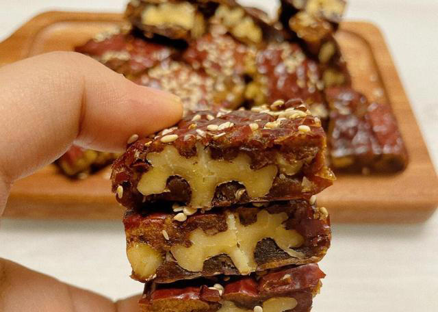 建议中老年人，别心疼钱，这6种零食，该吃就吃，腿脚有劲精神好