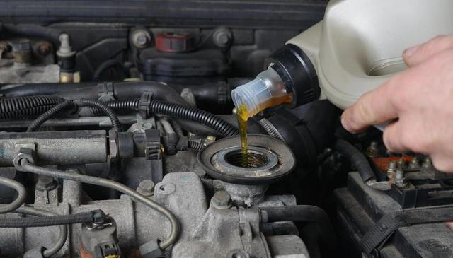 机油真的可以行驶1万5千公里再换吗？维修工：做到这3点完全可以