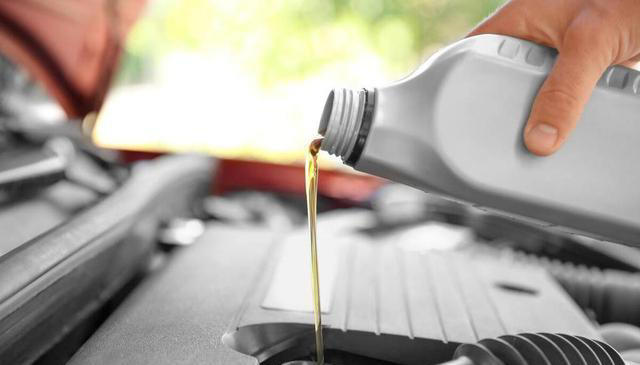 机油真的可以行驶1万5千公里再换吗？维修工：做到这3点完全可以