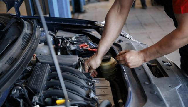 机油真的可以行驶1万5千公里再换吗？维修工：做到这3点完全可以