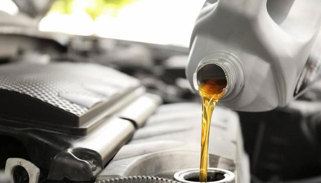 机油真的可以行驶1万5千公里再换吗？维修工：做到这3点完全可以