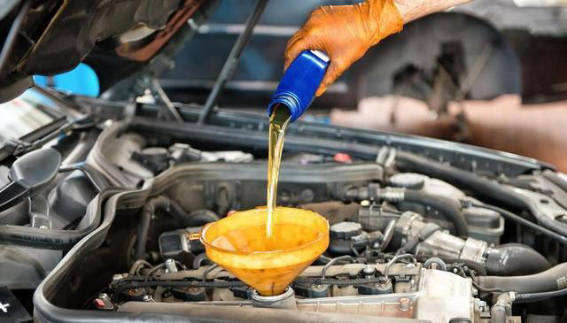 机油真的可以行驶1万5千公里再换吗？维修工：做到这3点完全可以