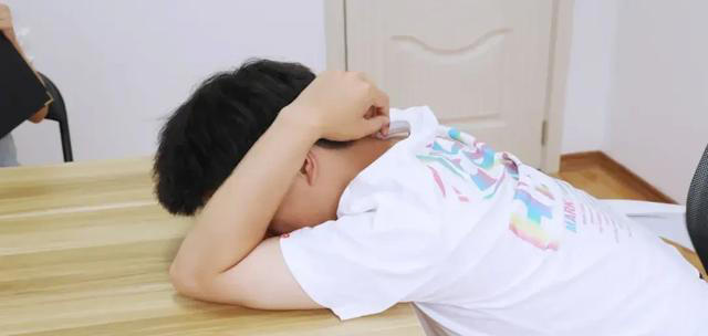 脑供血不足的人，往往会出现4种症状，哪怕占一个，都要引起重视