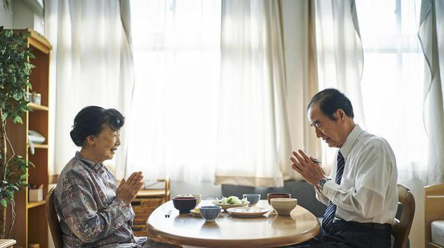 动脉硬化越来越早，医生提醒：50岁后，养成这4种习惯才稳得住