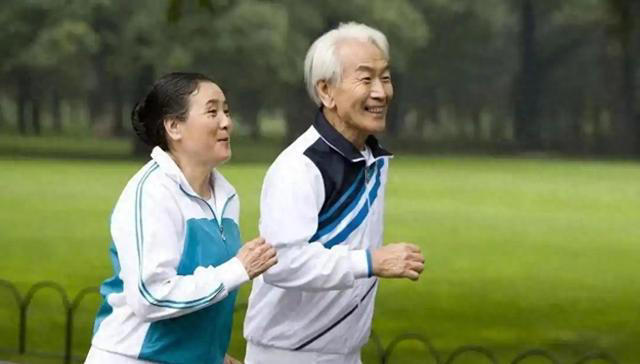 大脑开始萎缩，一般出现4个反应，多吃5种健脑食物，辅助降低风险