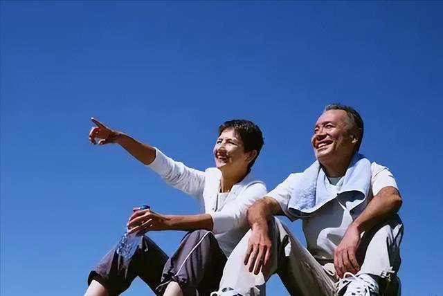 大脑开始萎缩，一般出现4个反应，多吃5种健脑食物，辅助降低风险