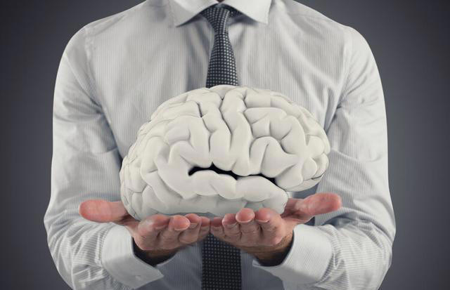 大脑开始萎缩，一般出现4个反应，多吃5种健脑食物，辅助降低风险