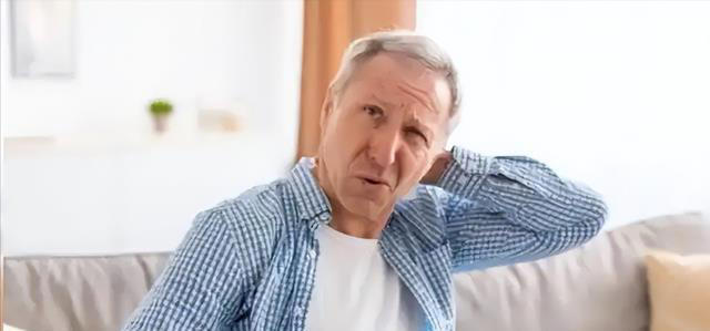 大脑开始萎缩，一般出现4个反应，多吃5种健脑食物，辅助降低风险